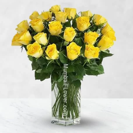 Glass vase with 30 Yellow roses