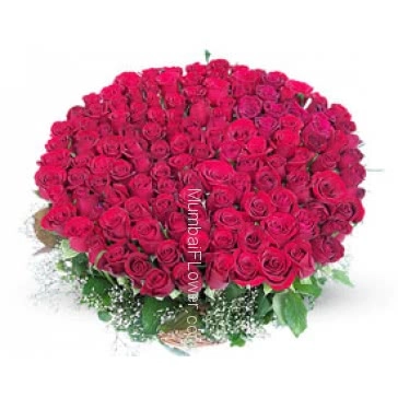 Bunch of 100 Valentine Red Roses for your Valentine on Valentine day.