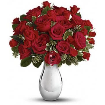 Gift on Valentineday, 30 Valentine Red Roses in a Clear Glass Vase for your Love