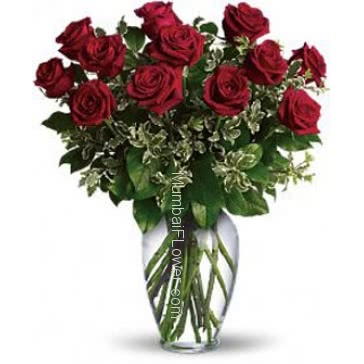 A perfect gift to your love, 20 Valentine Red Roses in a Simple Glass Vase for your Love